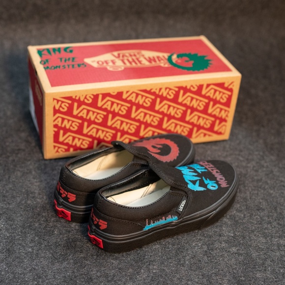 VANS Classic Slip On - Custom Godzilla 'King of Monsters' - Picture 2 of 6